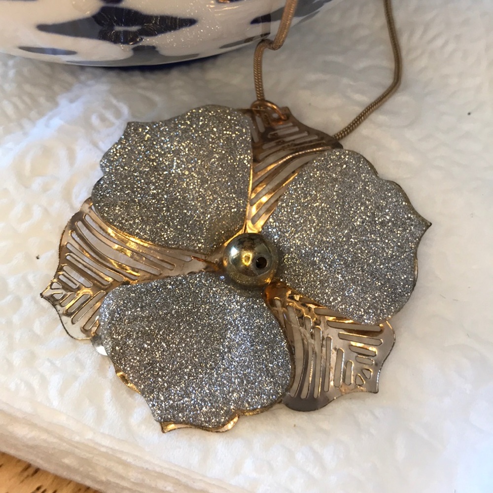 New beautiful floral necklace dahlia